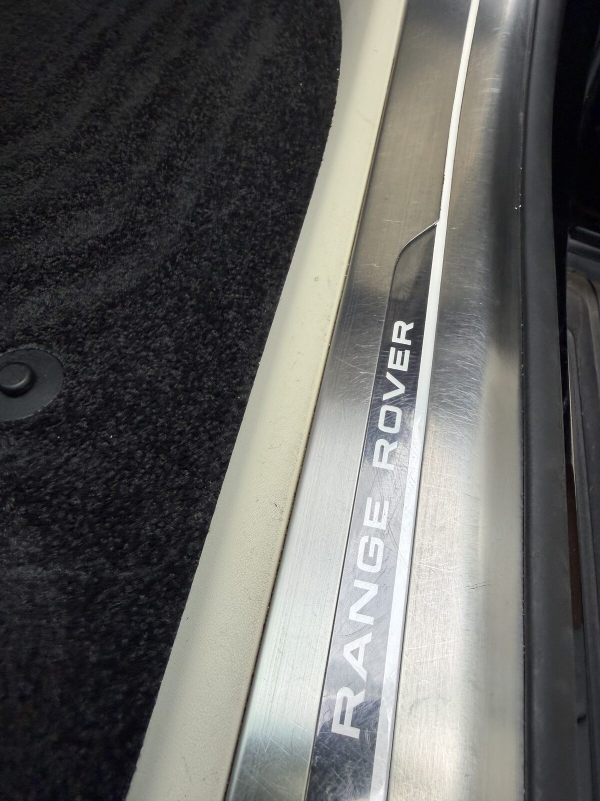 Range Rover — door sill cleaned and polished