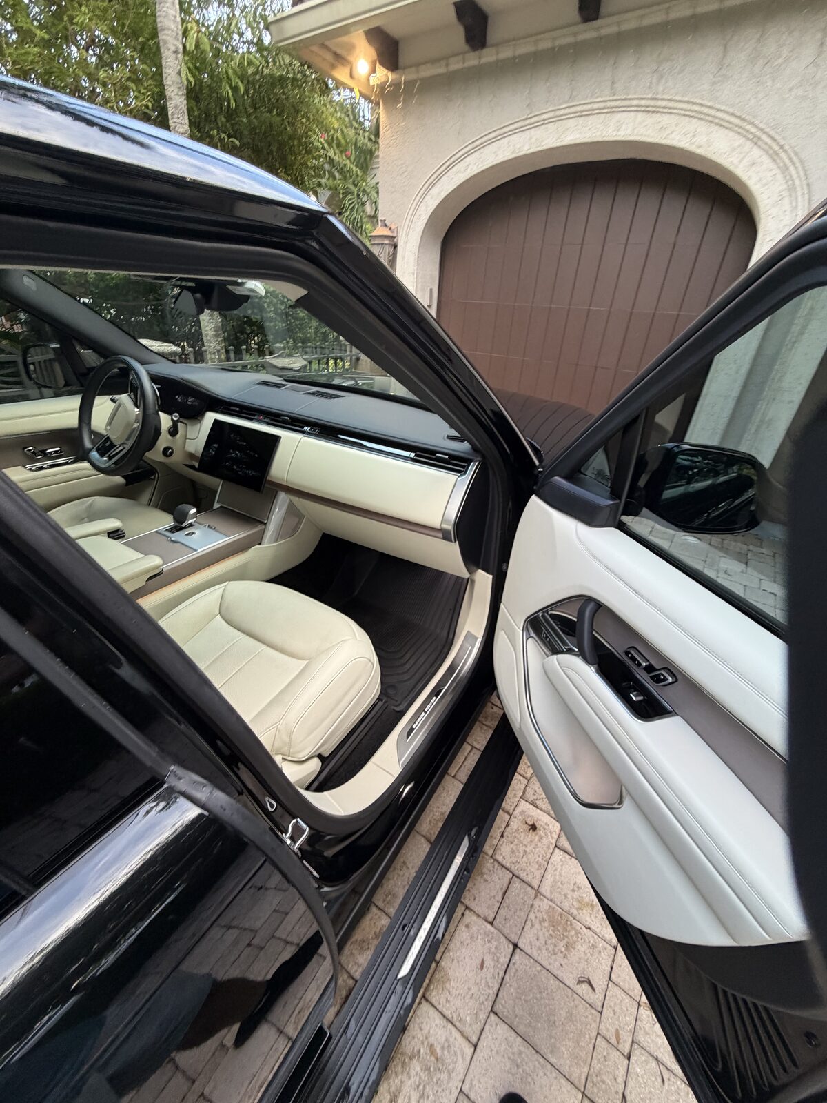 Range Rover — interior reveal after full detail