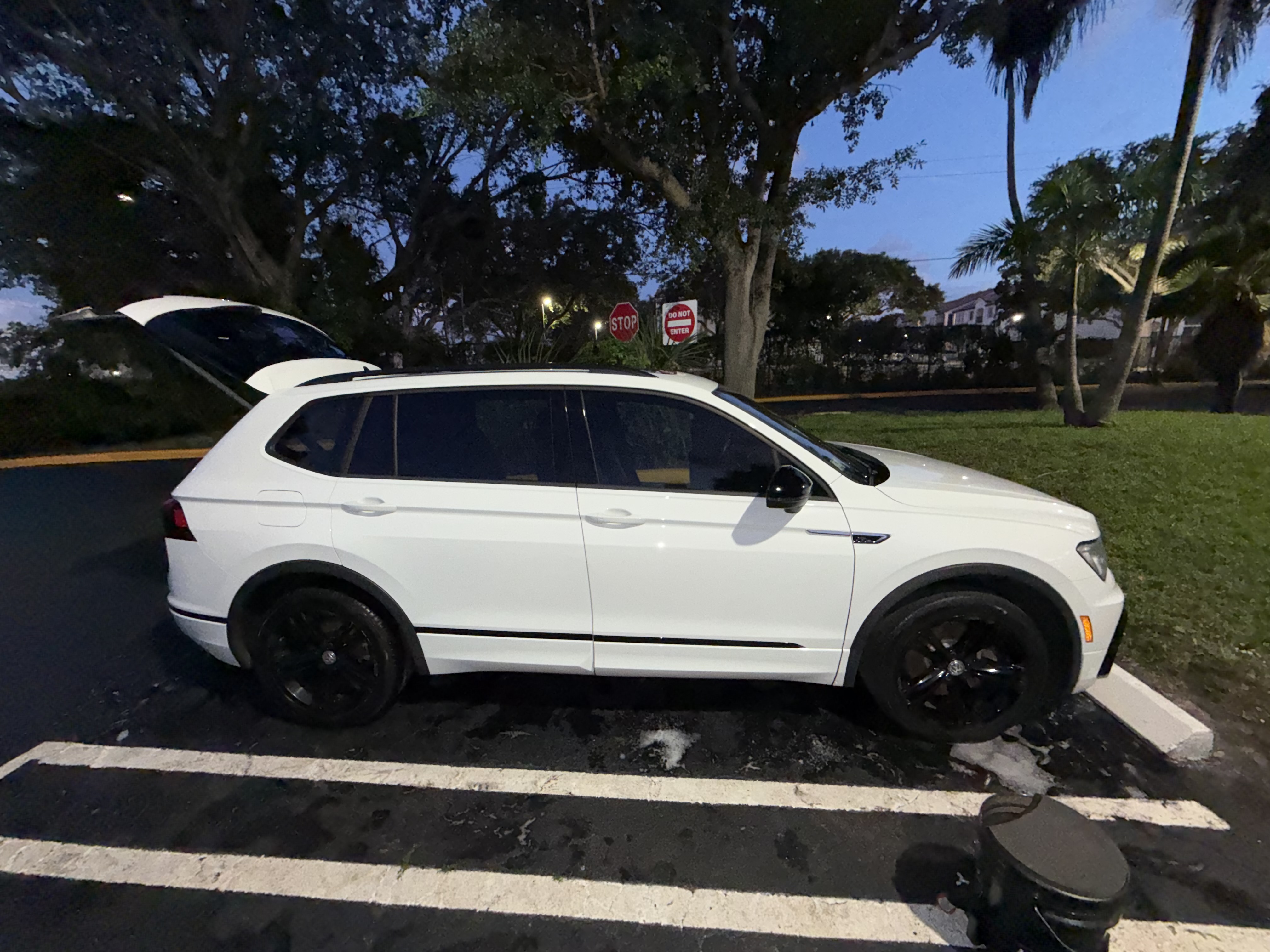 Mobile car detailing in Hallandale Beach FL